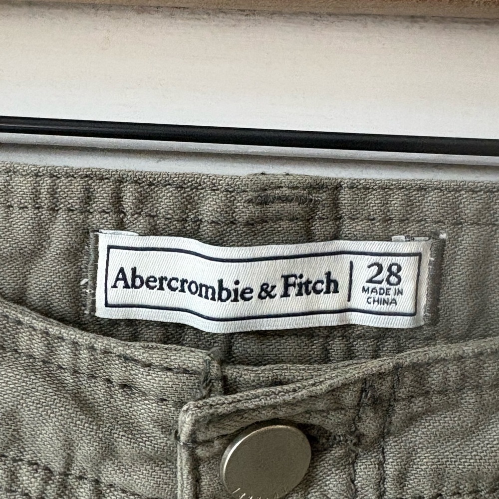 NWT Abercrombie and Fitch Army Green Boyfriend Short Mid Rise size 28 - Picture 4 of 5
